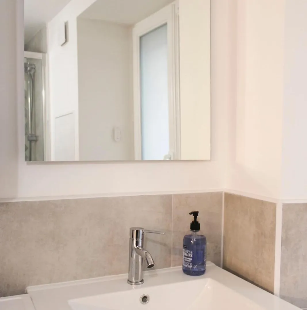 Charming Apartment For 2 In The Heart Of פריז