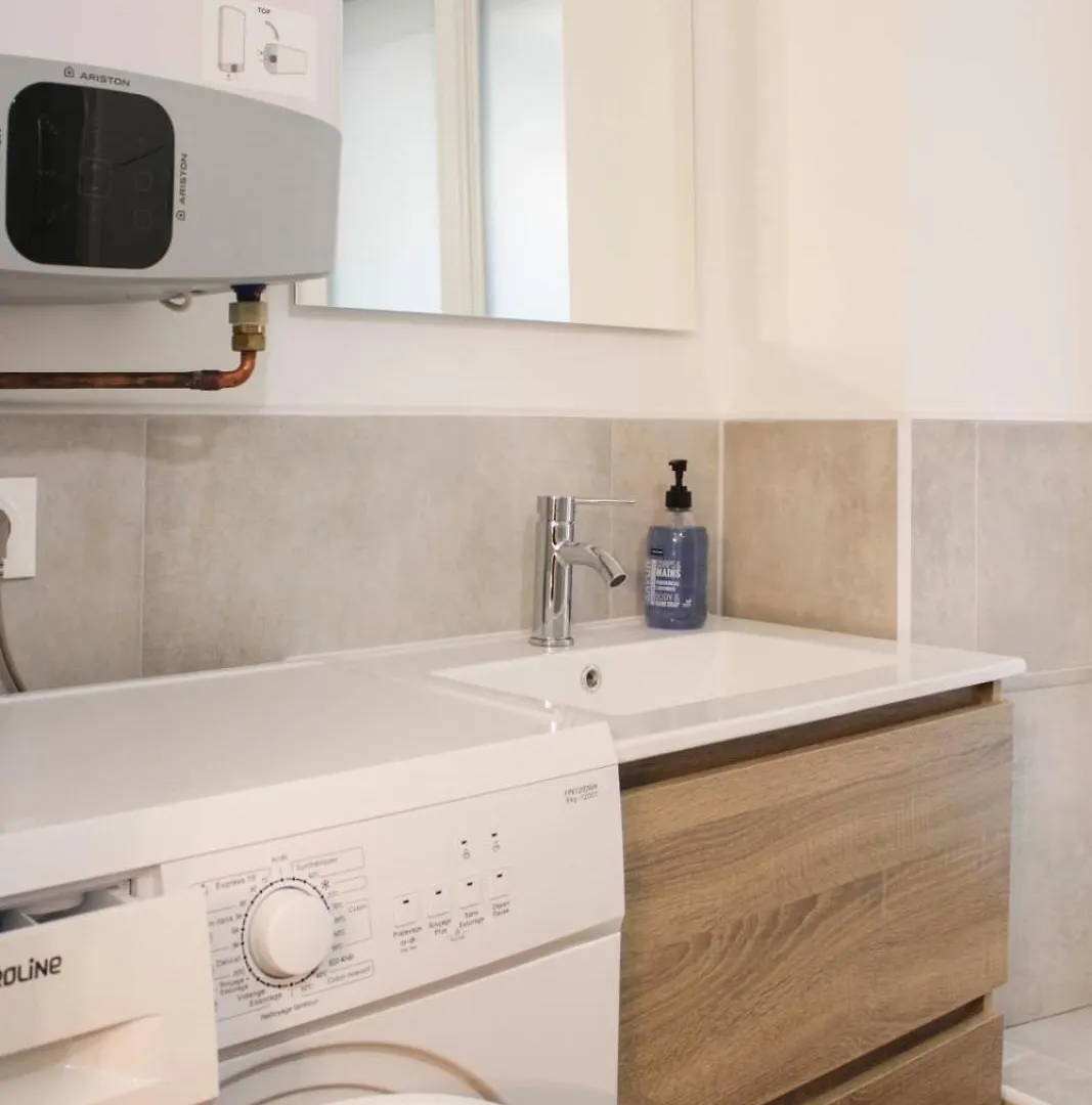 Charming Apartment For 2 In The Heart Of Paris
