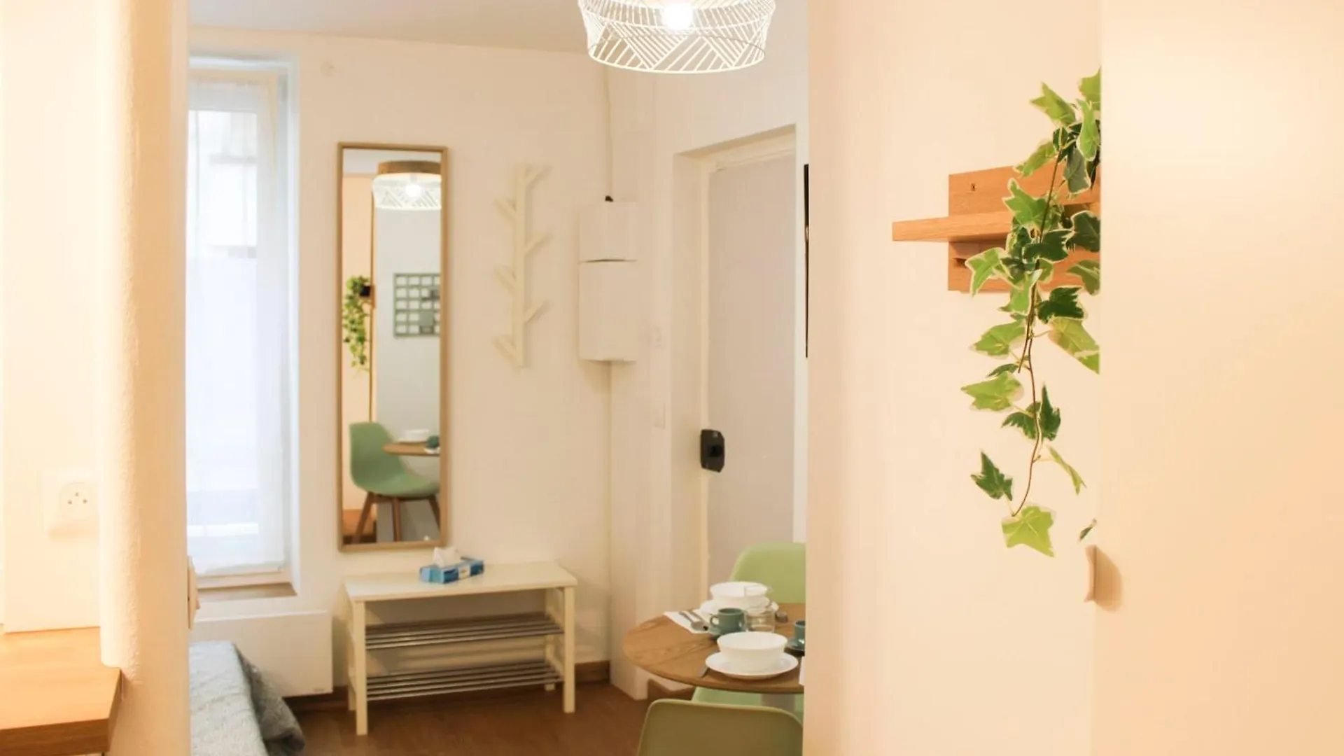 Charming Apartment For 2 In The Heart Of Paris
