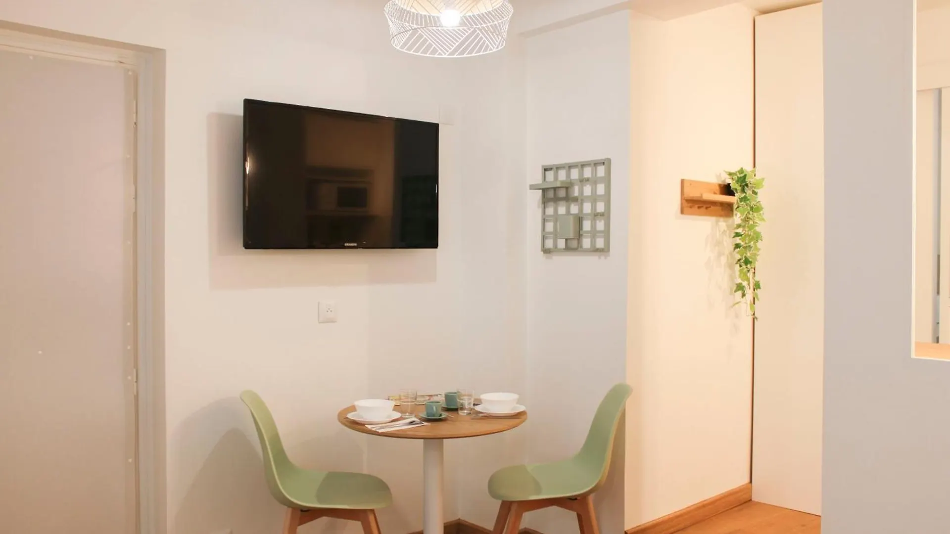 Charming Apartment For 2 In The Heart Of Paris France